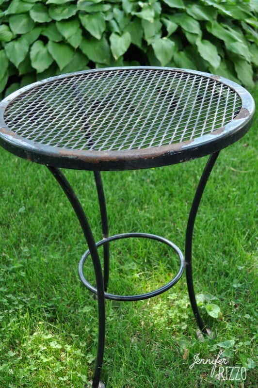 spray paint outdoor furniture