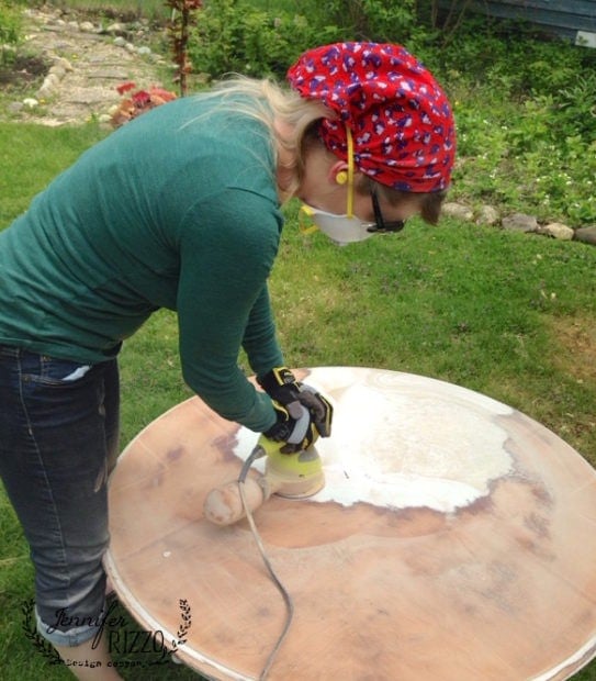 Removing paint for a sanded wood table