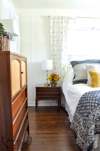 Beautiful wood floors MCM bedroom - Jennifer Rizzo
