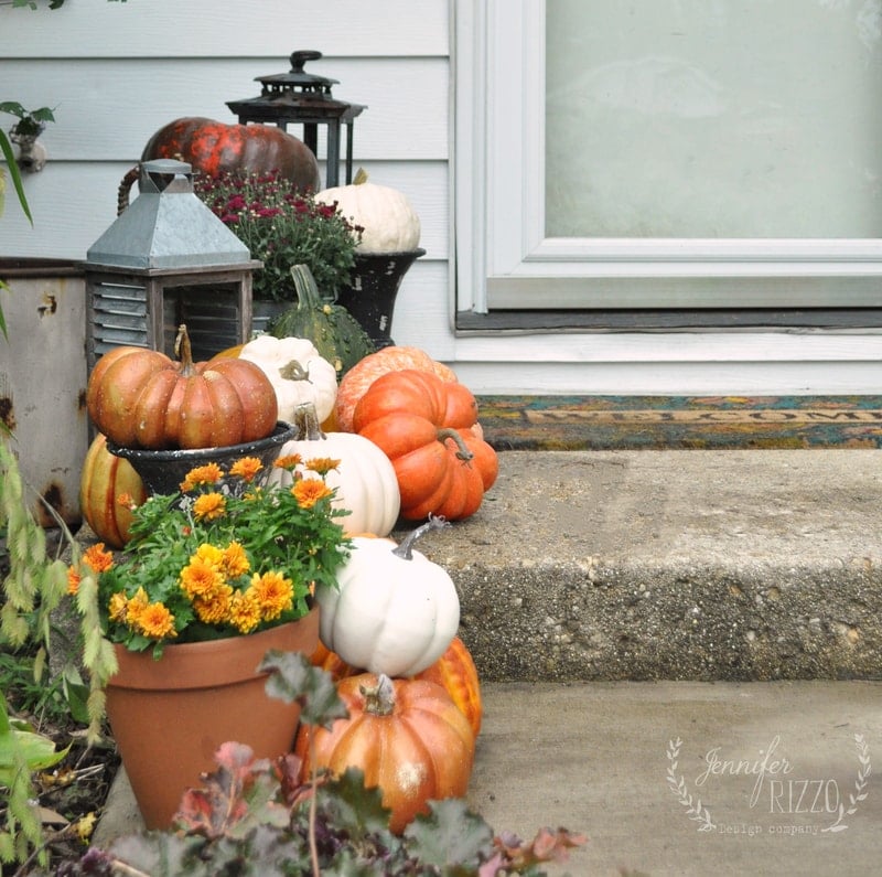 Front step cascade on front porchette