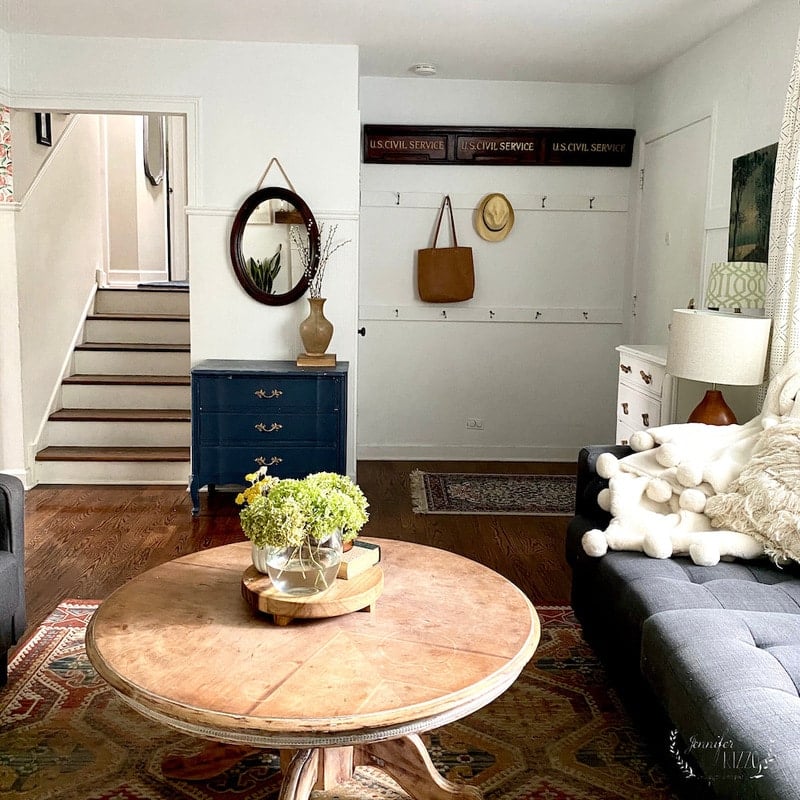 Front entry way before crown molding