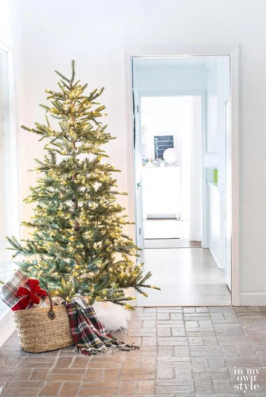 Holiday Housewalk 2022 Day 4 - Jennifer Rizzo