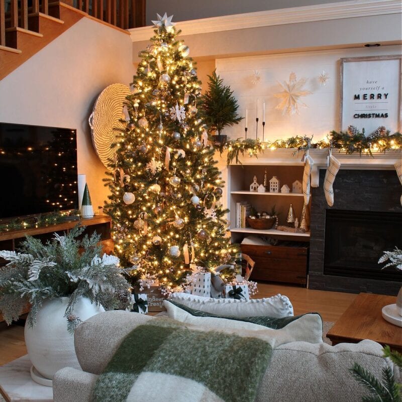 https://jenniferrizzo.com/wp-content/upload/2022/12/Clean-and-Scentsible-Holiday-Housewalk-4-square-800x800.jpg